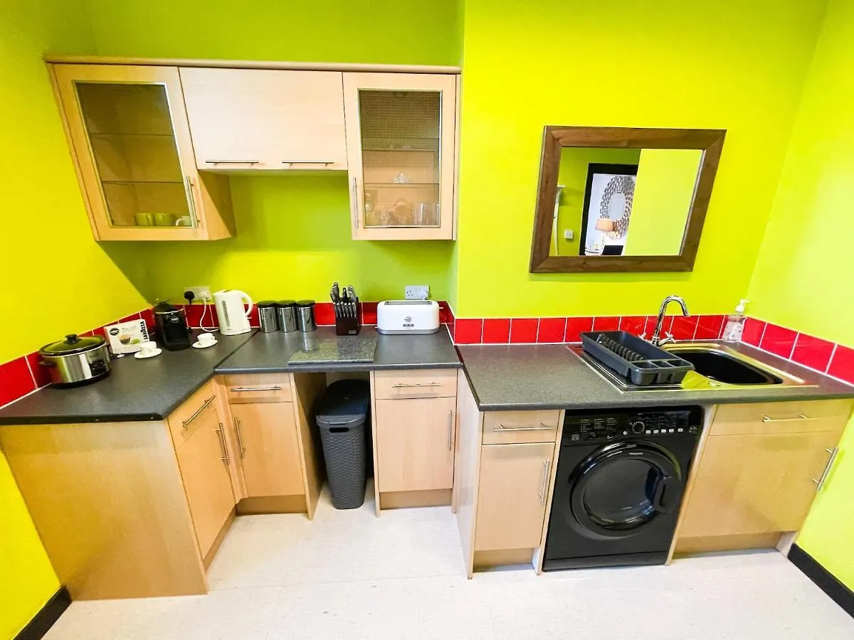 Phoenix Apartments غول